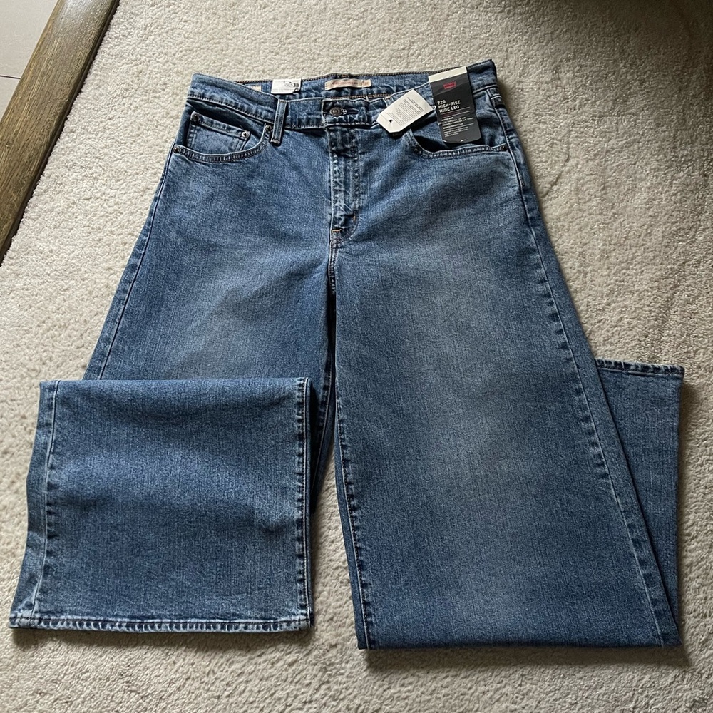 NWT Levi’s Premium 728 High Rise Wide Leg Women’s Jeans Size 32/32